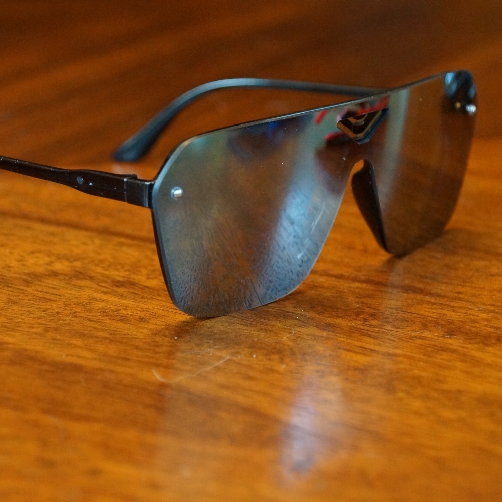 Black mirrored sunglasses NWOT